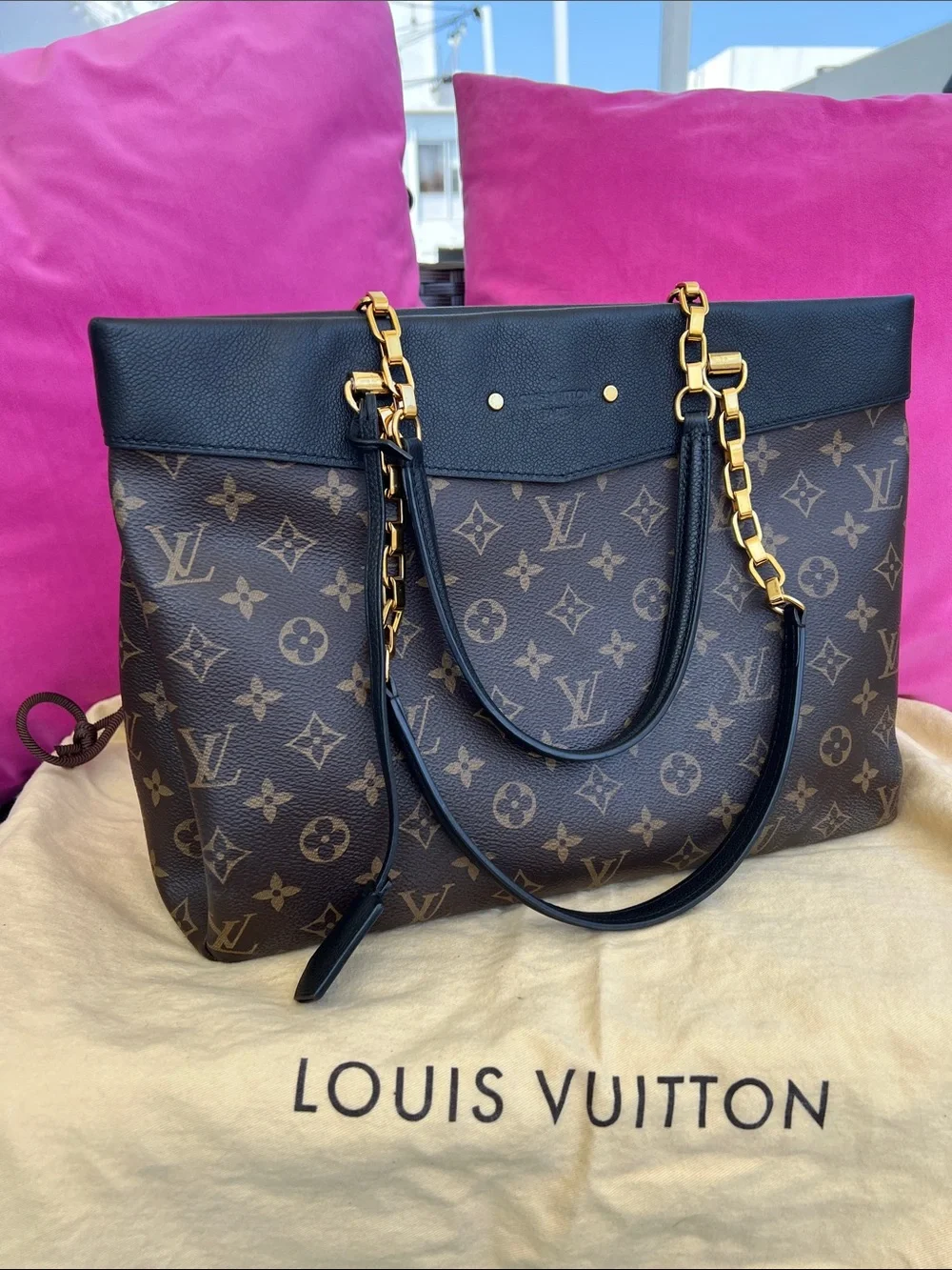 ✨Louis Vuitton Pallas Shopper Tote with Black Trim and Gold Chain Handles✨ - Picture 3 of 13